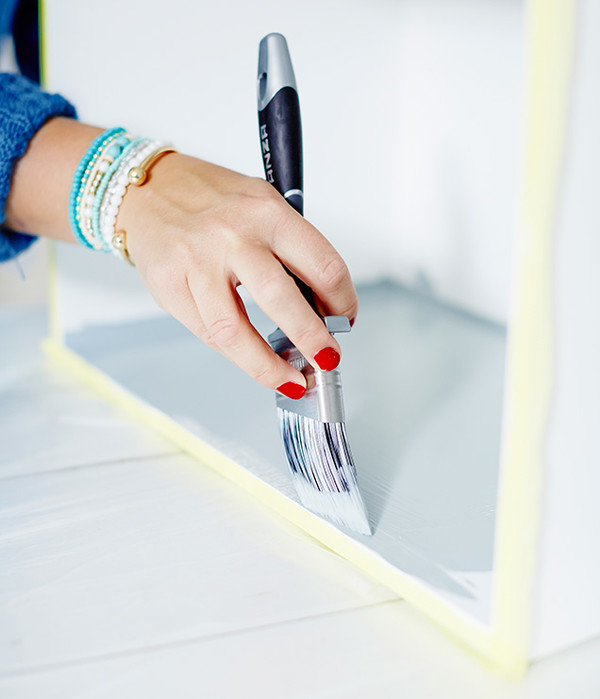 Maalaus laatikot hyllyyn