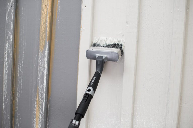 Platinum fasadpensel på förlängningsskaft som målar fasad