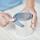 Anza Multitool, jossa on tölkinavaaja maalipurkkien helppoon avaamiseen