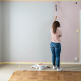 seinän maalaus telalla ja jatkokahvalla