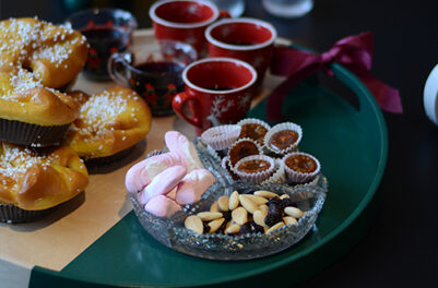 Julpyssel - måla om en IKEA-bricka